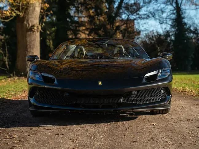 Occasion Ferrari 296 2024 Zwart (metallic) Cabriolet