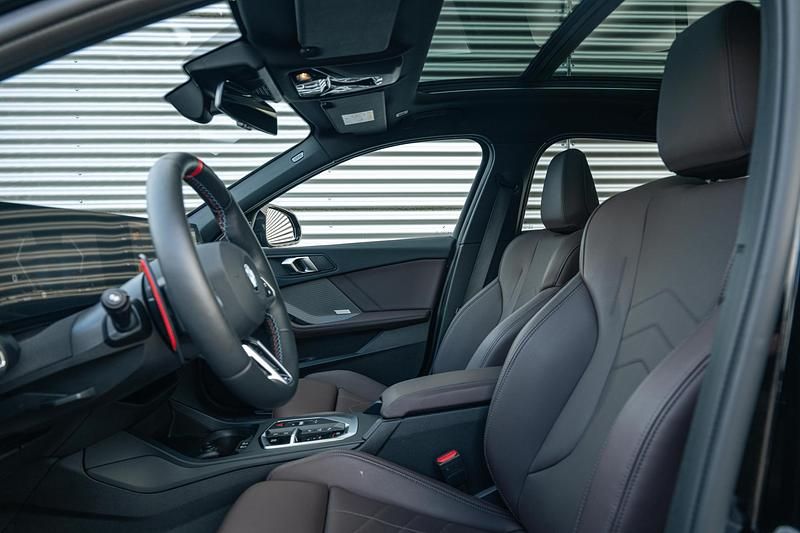 Occasion BMW M135 Executive 300 PK (220 kW) 2025 Zwart Hatchback