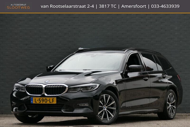 Zwart Gebruikt 2021 BMW 320e Shadowline Stationwagen | € 28.850 (Eerlijke prijs) - Afbeelding 1/4