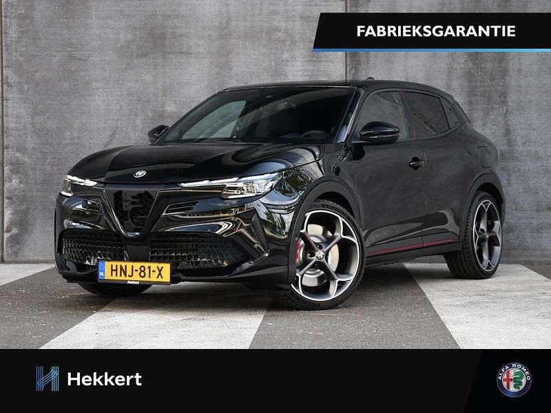 Zwart Nieuw 2025 Alfa Romeo Junior Veloce SUV | € 47.295 (Eerlijke prijs) - Afbeelding 1/4