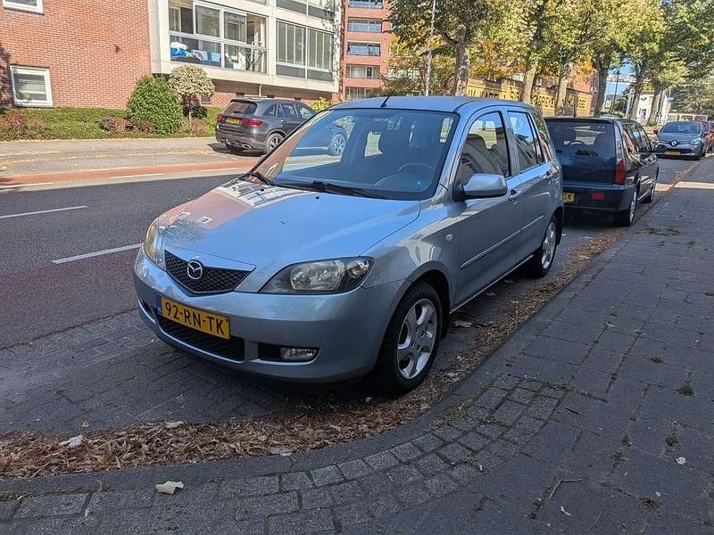 Blauw Gebruikt 2005 Mazda 2 Sportive Stationwagen | € 1.200 (Goede deal) - Afbeelding 1/4