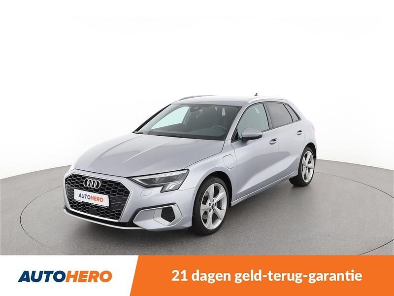 Grijs (metallic) Gebruikt 2021 Audi A3 Sportback e-tron Advanced Hatchback | € 22.649 (Super prijs) - Afbeelding 1/4