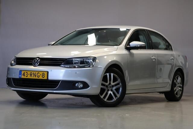 Grijs Gebruikt 2011 VW Jetta Highline Sedan | € 7.495 (Eerlijke prijs) - Afbeelding 1/4