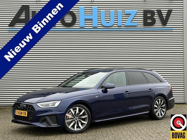 Blauw Occasion 2023 Audi A4 S-Line Stationwagen | € 37.990 (Iets duurder) - Afbeelding 1/4