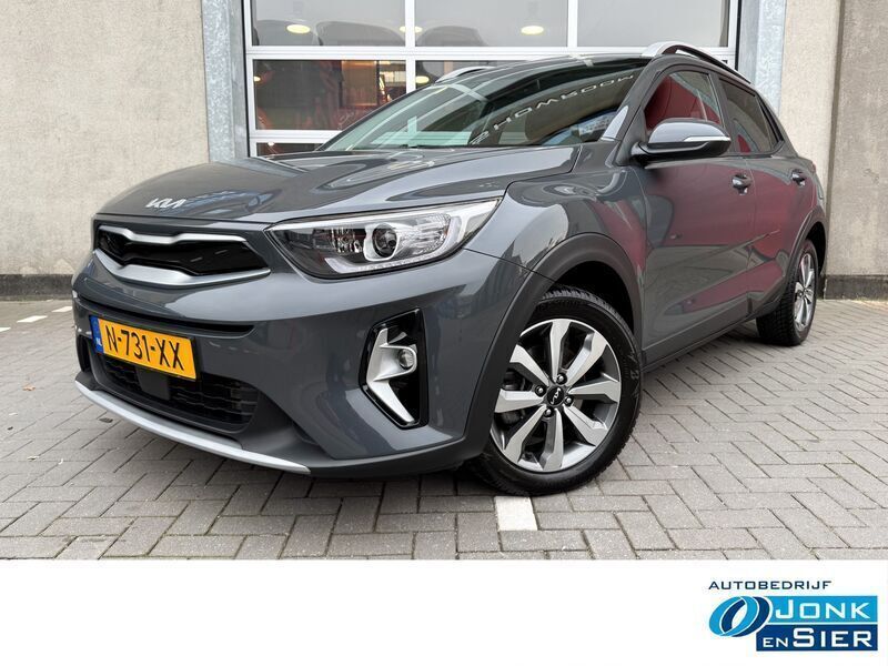 Grijs Gebruikt 2022 Kia Stonic SUV | € 20.790 (Eerlijke prijs) - Afbeelding 1/4