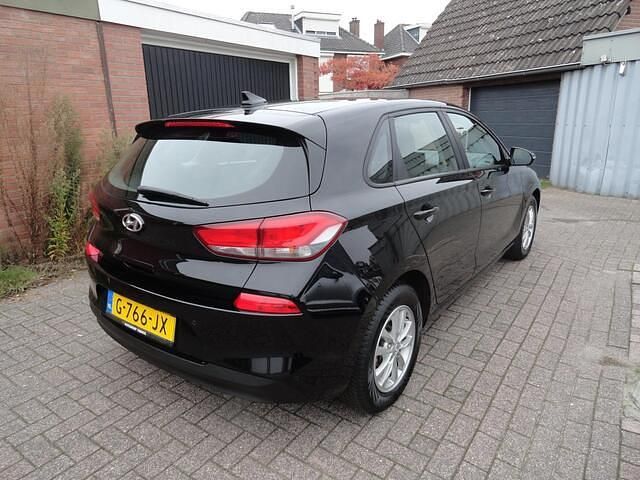 Occasion Hyundai i30 Comfort 120 PK (88 kW) 2019 Zwart (metallic) Hatchback