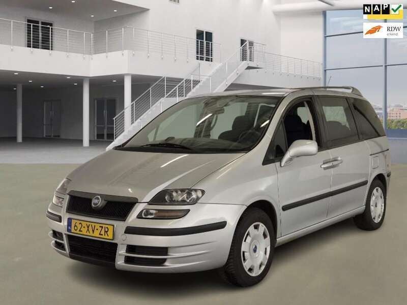 Grijs, metallic lak Gebruikt 2007 Fiat Ulysse Emotion MPV | € 2.745 - Afbeelding 1/4