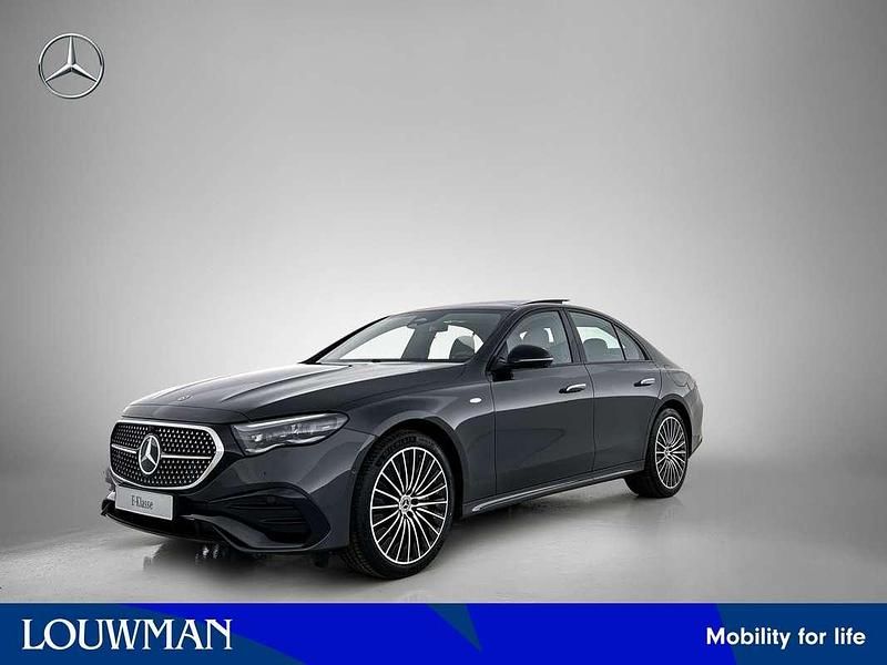 Grijs, metallic lak Nieuw 2025 Mercedes E300 Sport Edition Sedan | € 81.464 (Goede deal) - Afbeelding 1/4