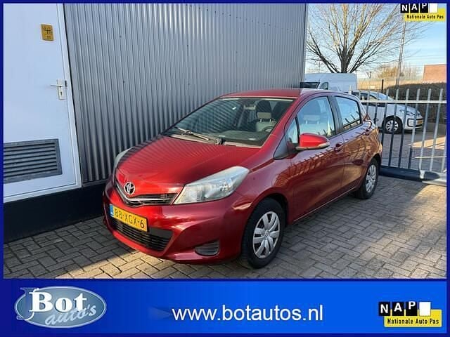 Rood Occasion 2012 Toyota Yaris Hatchback | € 4.350 (Eerlijke prijs) - Afbeelding 1/4