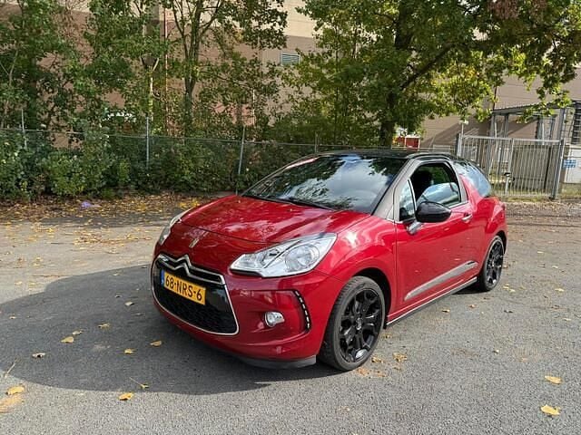Rood Gebruikt 2010 Citroën DS3 Sport Chic Hatchback | € 3.399 (Eerlijke prijs) - Afbeelding 1/4