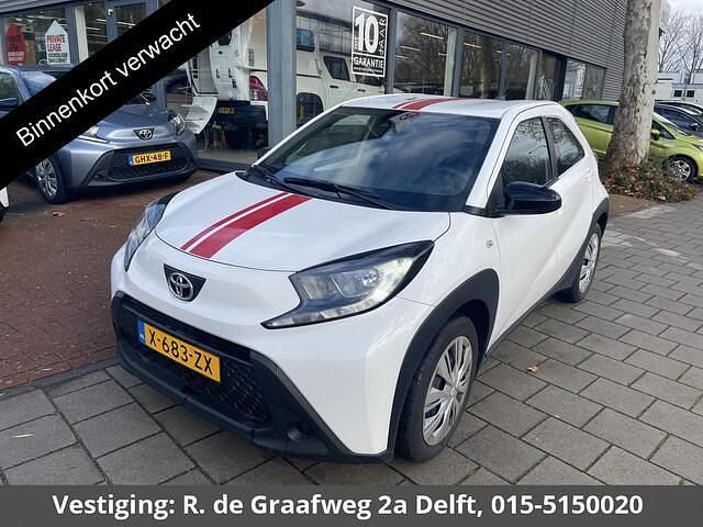 Wit Occasion 2024 Toyota Aygo X Play SUV | € 16.200 (Super prijs) - Afbeelding 1/4
