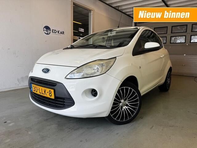 Wit, metallic lak Gebruikt 2010 Ford Ka Cool & Sound Edition Hatchback | € 3.395 (Eerlijke prijs) - Afbeelding 1/4