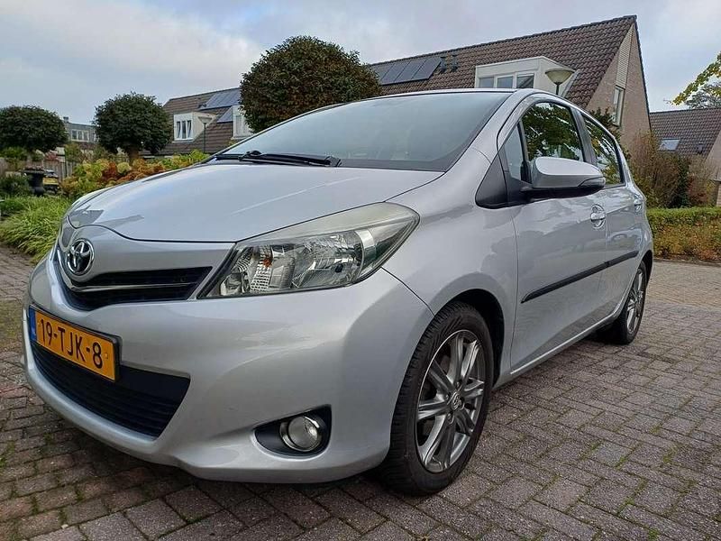 Zilver Gebruikt 2012 Toyota Yaris MPV | € 9.500 (Eerlijke prijs) - Afbeelding 1/4