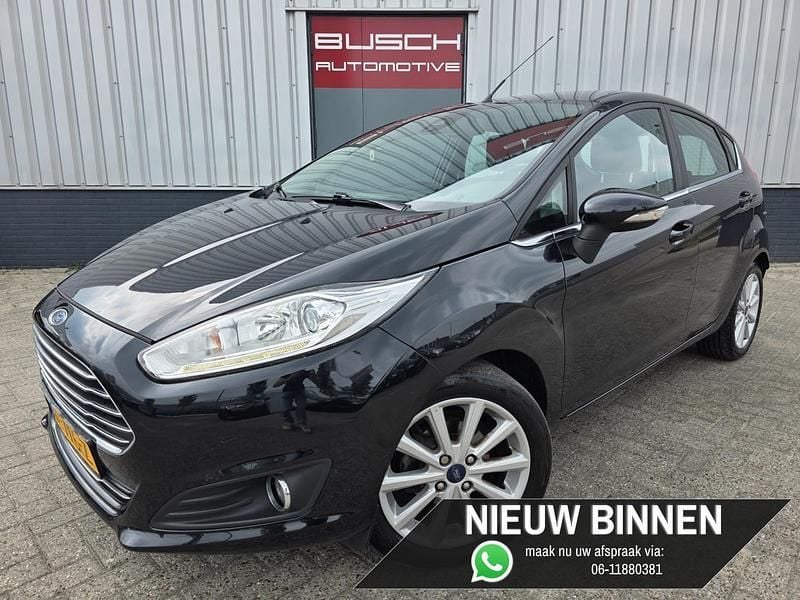 Zwart Gebruikt 2015 Ford Fiesta Titanium Hatchback | € 8.495 (Eerlijke prijs) - Afbeelding 1/4