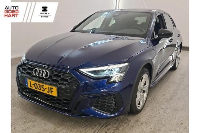 Blauw Gebruikt 2021 Audi A3 Sportback Competition Hatchback | € 28.895 (Eerlijke prijs) - Afbeelding 1/4