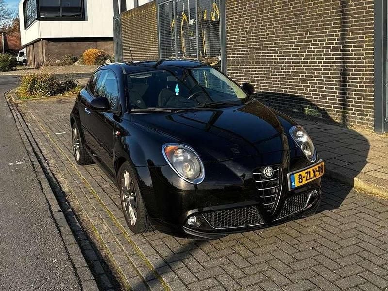Zwart Gebruikt 2009 Alfa Romeo MiTo Distinctive Hatchback | € 2.250 (Super prijs) - Afbeelding 1/4