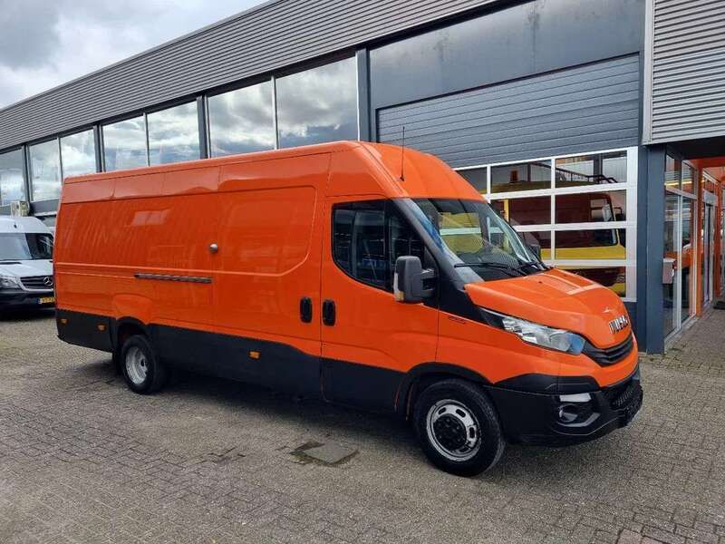Oranje Gebruikt 2017 Iveco Daily Van | € 18.950 - Afbeelding 1/4