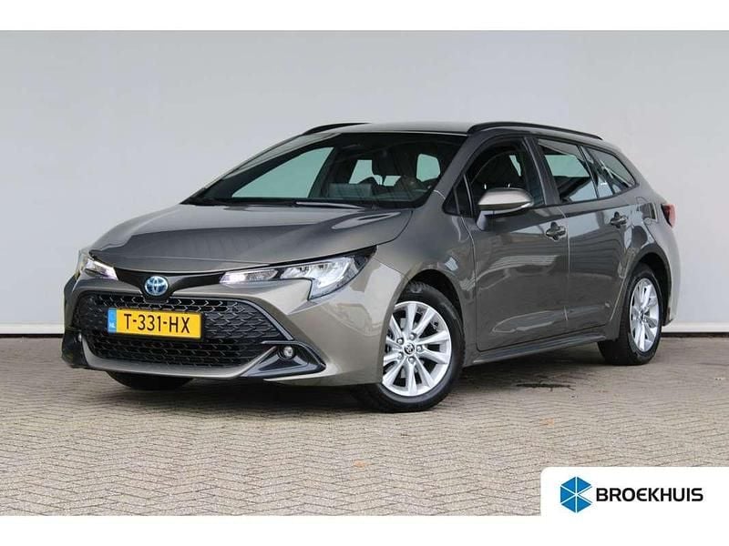 Groen Occasion 2023 Toyota Corolla Active Stationwagen | € 22.400 (Goede deal) - Afbeelding 1/4