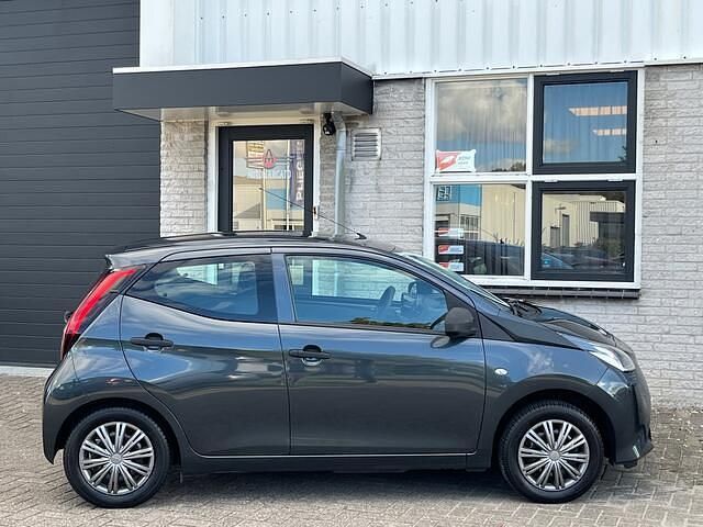 Occasion Toyota Aygo 72 PK (52 kW) 2019 Grijs Hatchback
