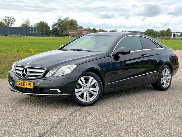 Zwart Gebruikt 2009 Mercedes E350 Elegance Coupé | € 10.995 (Eerlijke prijs) - Afbeelding 1/4
