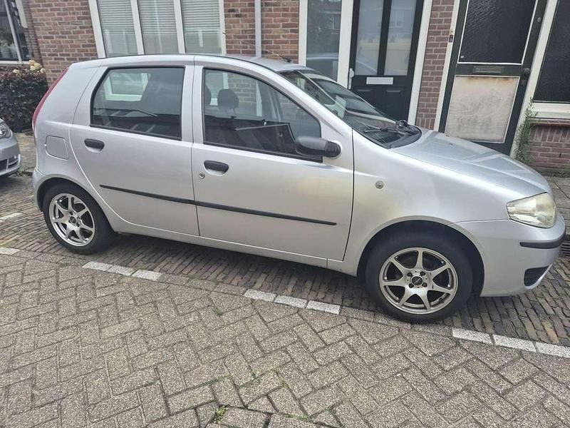 Grijs Gebruikt 2008 Fiat Punto Classica Hatchback | € 3.500 (Duur) - Afbeelding 1/4