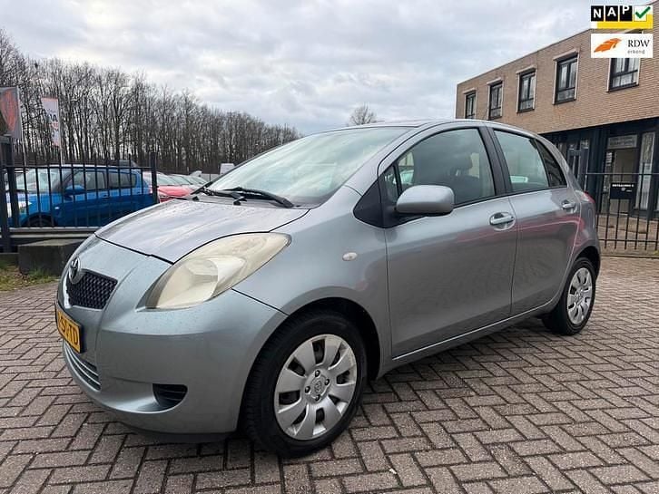 Occasion Toyota Yaris Sol 69 PK (50 kW) 2006 Grijs (metallic) Hatchback