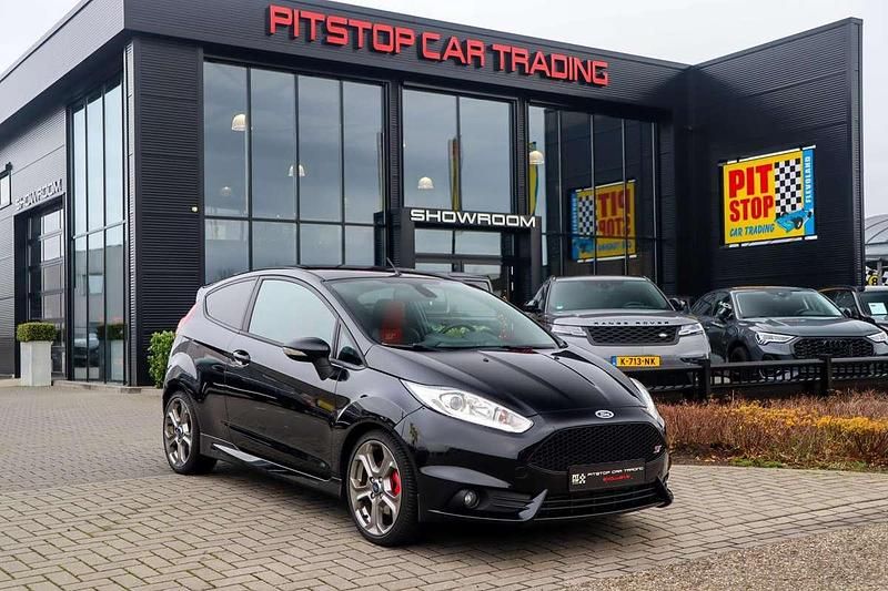 Zwart Gebruikt 2014 Ford Fiesta ST Hatchback | € 13.750 (Duur) - Afbeelding 1/4
