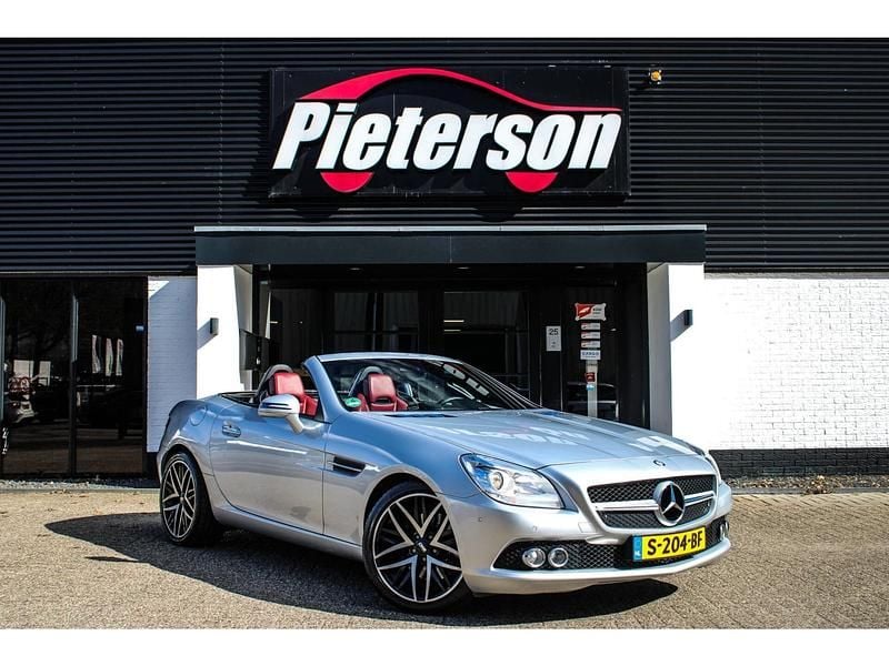Grijs, metallic lak Gebruikt 2012 Mercedes SLK250 AMG Cabriolet | € 16.499 - Afbeelding 1/4