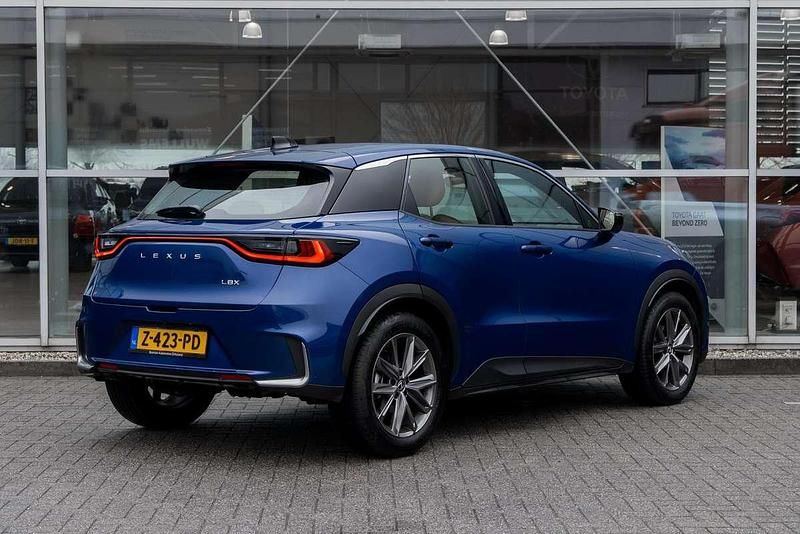 Occasion Lexus LBX 136 PK (100 kW) 2024 Blauw (metallic) SUV