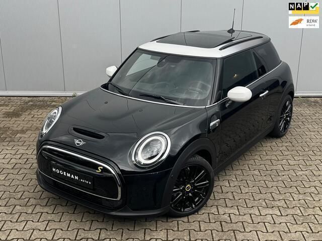 Zwart Gebruikt 2024 Mini Cooper Hatchback | € 27.995 (Duur) - Afbeelding 1/4
