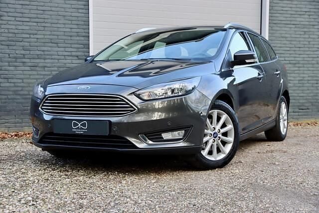 Grijs Occasion 2018 Ford Focus Titanium Stationwagen | € 11.900 (Super prijs) - Afbeelding 1/3