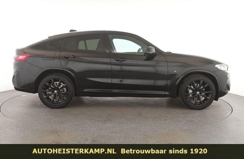 Zwart Gebruikt 2024 BMW X4 M Sport SUV | € 79.950 - Afbeelding 1/4