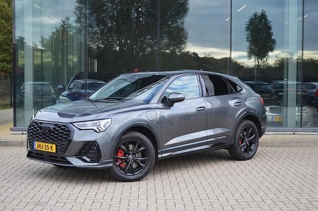 Grijs Gebruikt 2021 Audi Q3 Sportback Advanced SUV | € 32.950 (Eerlijke prijs) - Afbeelding 1/4