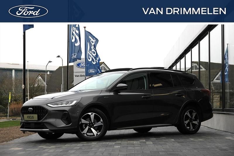 Grijs (metallic) Gebruikt 2024 Ford Focus Active X Stationwagen | € 29.995 (Iets duurder) - Afbeelding 1/4