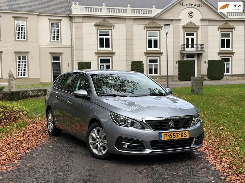 Grijs Gebruikt 2021 Peugeot 308 Allure Stationwagen | € 8.950 - Afbeelding 1/4