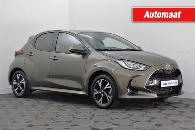 Groen Gebruikt 2024 Toyota Yaris Style Hatchback | € 27.450 (Eerlijke prijs) - Afbeelding 1/3