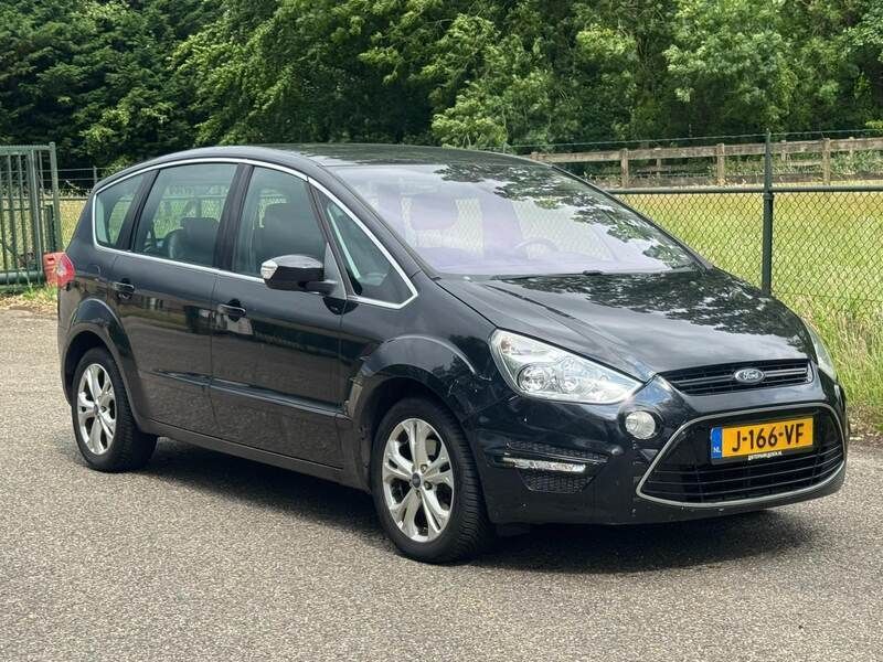 Zwart Gebruikt 2012 Ford S-MAX Titanium MPV | € 3.750 (Goede deal) - Afbeelding 1/4
