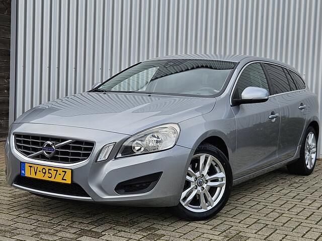 Grijs Gebruikt 2011 Volvo V60 Summum Stationwagen | € 9.950 (Iets duurder) - Afbeelding 1/4