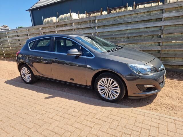 Grijs Gebruikt 2014 Opel Astra Hatchback | € 5.999 (Eerlijke prijs) - Afbeelding 1/4