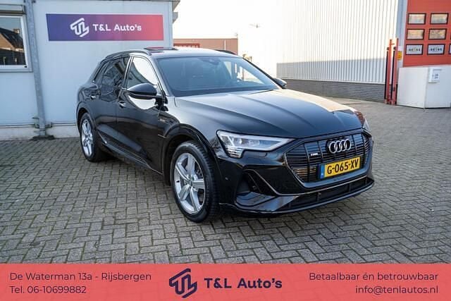 Zwart (metallic) Gebruikt 2019 Audi e-tron S-Line SUV | € 24.000 (Super prijs) - Afbeelding 1/4