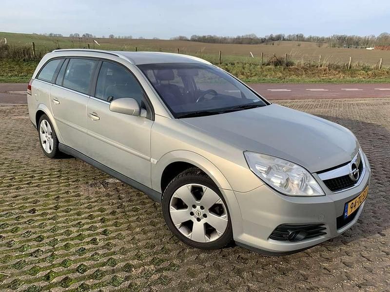 Beige Occasion 2006 Opel Vectra Business Stationwagen | € 1.550 (Eerlijke prijs) - Afbeelding 1/4