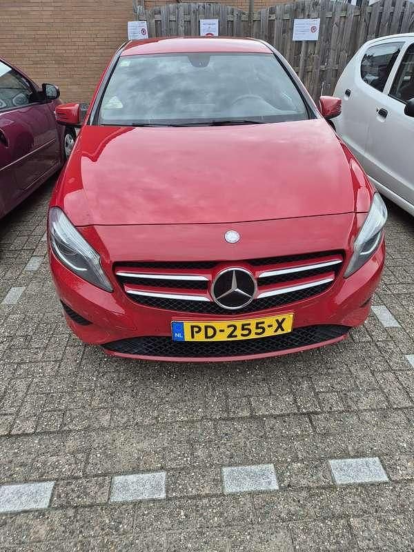 Rood Gebruikt 2012 Mercedes A180 Ambition Hatchback | € 9.200 (Goede deal) - Afbeelding 1/4