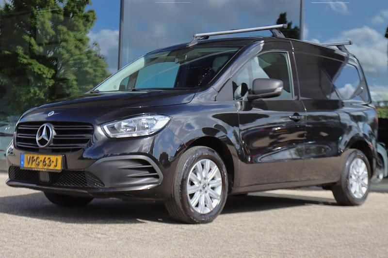 Zwart Gebruikt 2022 Mercedes Citan 110 Van | € 17.800 (Goede deal) - Afbeelding 1/4