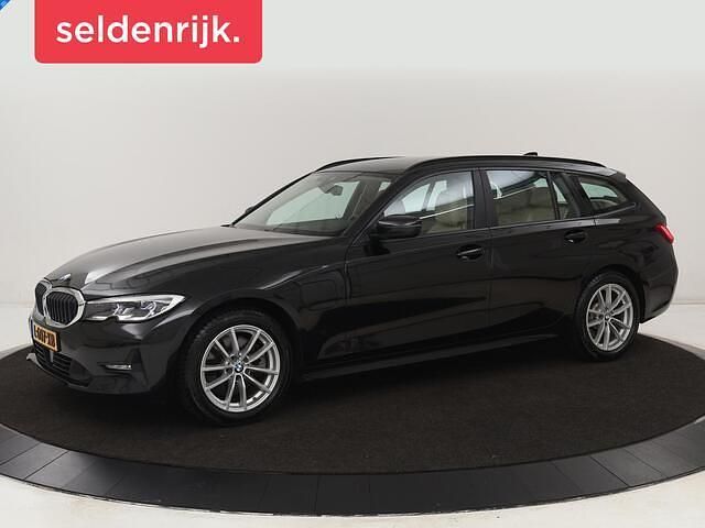 Zwart Gebruikt 2021 BMW 320 Stationwagen | € 21.900 (Goede deal) - Afbeelding 1/4