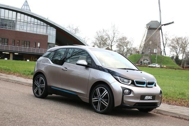 Grijs, metallic lak Gebruikt 2014 BMW i3 Comfort Edition Hatchback | € 14.700 - Afbeelding 1/4
