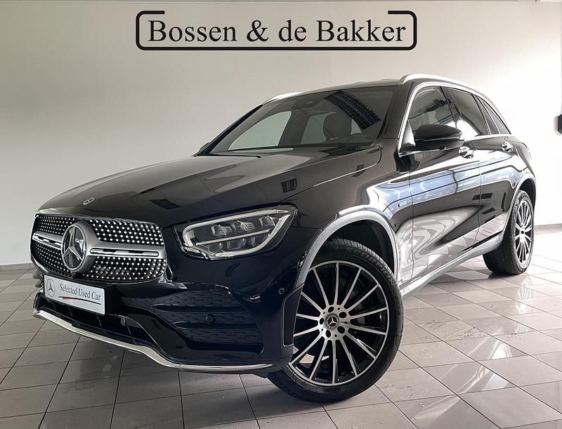 Zwart Gebruikt 2021 Mercedes GLC300e AMG line SUV | € 41.950 (Eerlijke prijs) - Afbeelding 1/4