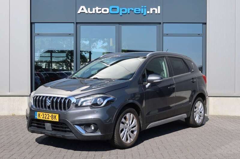 Grijs, metallic lak Gebruikt 2017 Suzuki SX4 S-Cross SUV | € 16.495 (Eerlijke prijs) - Afbeelding 1/4