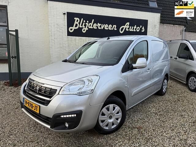 Grijs Gebruikt 2017 Peugeot Partner MPV | € 4.950 (Goede deal) - Afbeelding 1/4
