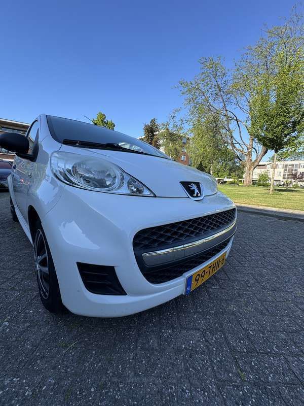 Wit Gebruikt 2012 Peugeot 107 Hatchback | € 2.750 (Eerlijke prijs) - Afbeelding 1/4
