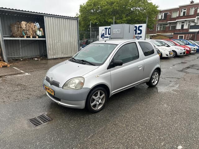 Grijs Gebruikt 1999 Toyota Yaris Terra | € 850 (Goede deal) - Afbeelding 1/4